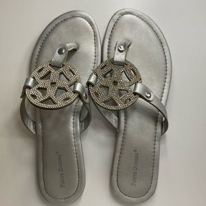 Gray circle rhinestone sandals